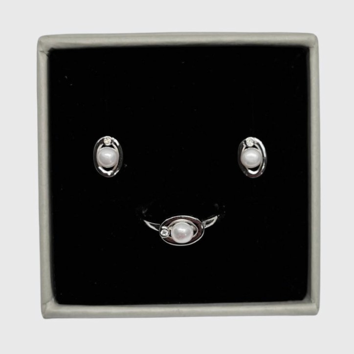Conjunto de Comunión con Perla para niña