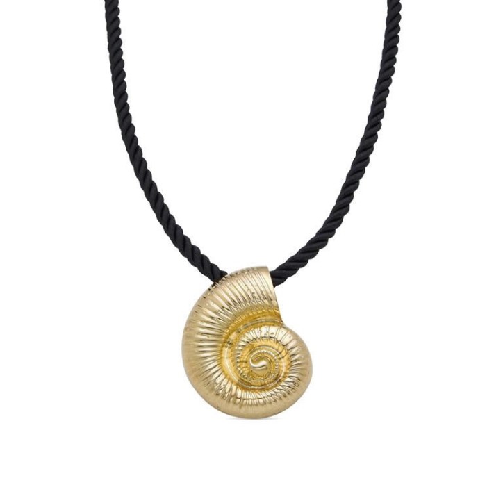 Collar Caracola Luxenter acabado en oro amarillo 18K - SGNY09600